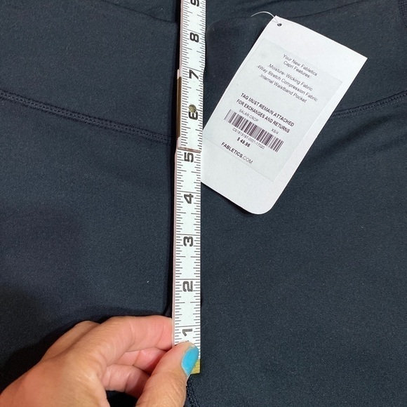 Fabletics Salar Crop Leggings Cropped Athletic Fitness Workout Women XS NWT. - Picture 6 of 9